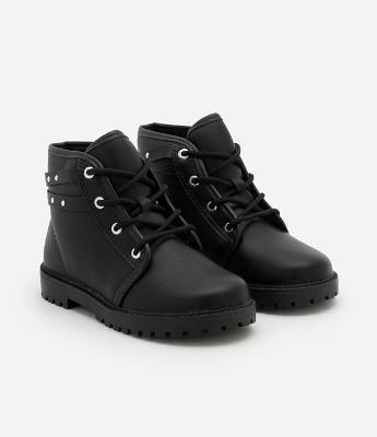 Bota Coturno Infantil com Detalhe de Tachinhas Molekinha - Tam 20 a 25