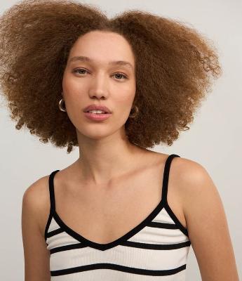 Blusa Listrada de Alça em Ribana com Decote V