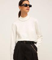 Suéter em Tricô com Gola Alta e Aplicação de Pérolas e Strass - 2