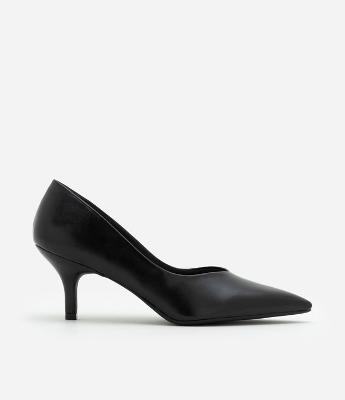 Sapato Scarpin em PU com Salto Médio