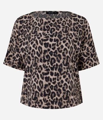 Blusa em Crepe com Estampa Animal Print Onça