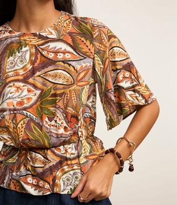 Blusa em Viscose com Ajuste na Cintura e Estampa Paisley