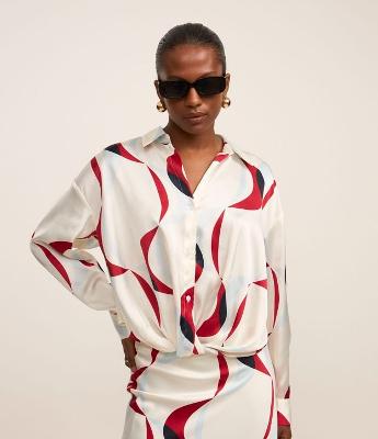 Camisa Acetinada com Torcido e Estampa Geométrica