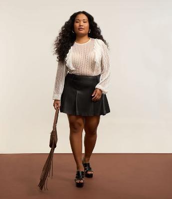 Saia Curta em Material Sintético Plissada Curve & Plus Size