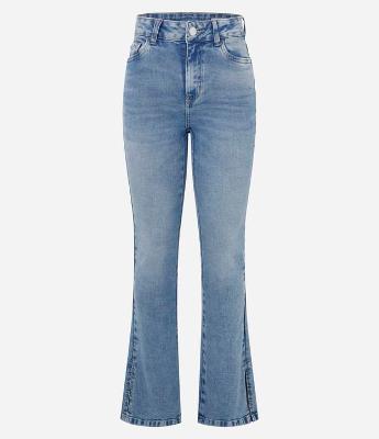 Calça Bootcut em Jeans com Cintura Alta e Abertura Lateral na Barra