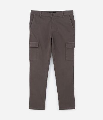 Calça em Sarja e Bolsos Cargo com Lapela