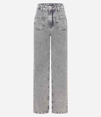 Calça Reta Confort em Jeans com Bolso Frontal