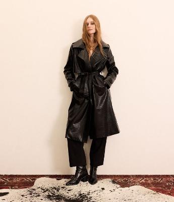 Casaco Trench Coat em PU com Textura Croco e Cinto