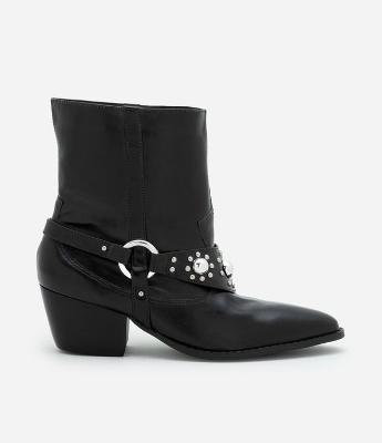 Bota Western em PU com Detalhes de Tachinhas