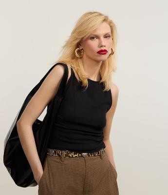 Blusa em Ponto Roma com Franzido e Fenda na Lateral