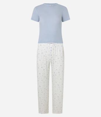 Pijama Longo em Ribana com Estampa Floral e Detalhe de Flor na Gola