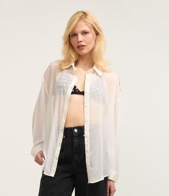 Camisa Oversized em Chiffon Transparente com Botões