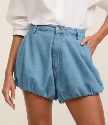 Short Balonê em Jeans com Bolso Faca