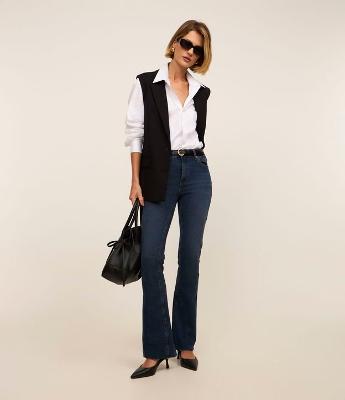 Calça Bootcut Jeans com Elastano e Bolso Relógio