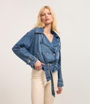 Jaqueta Trench Coat em Jeans com Botões e Amarração