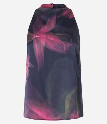 Blusa Acetinada com Gola Halter e Estampa Floral Esmaecida