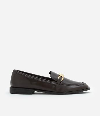 Sapato Mocassim em PU com Detalhe Metálico