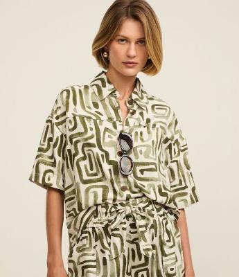 Camisa em Viscolinho com Estampa Geométrica
