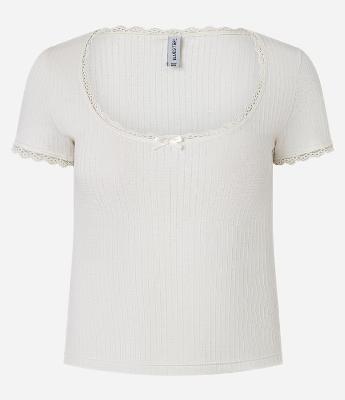 Blusa em Algodão com Rendinha e Laço no Decote