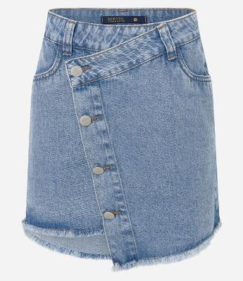 Mini Saia em Jeans com Abotoamento Deslocado e Barra Desfiada