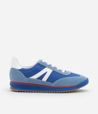 Tênis Jogging com Recortes e Detalhes Contrastantes