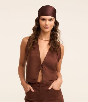 Colete Cropped em Suede com Recorte nas Cavas e Amarração Frontal