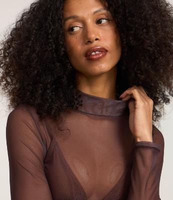 Blusa em Tule com Transparência e Gola Alta