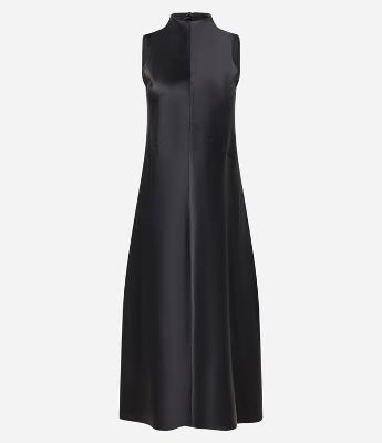 Vestido Evasê Acetinado com Golinha Alta e Recortes