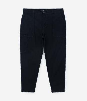 Calça Mom em Sarja e Bolso Carpinteiro Curve & Plus Size