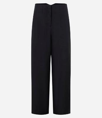 Calça Pantalona em Crepe com Recorte V