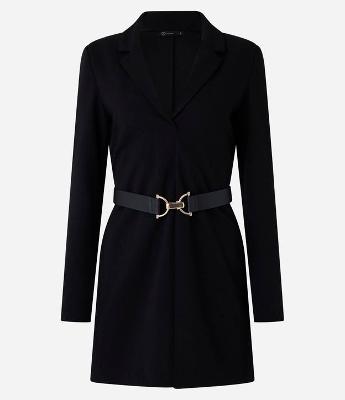Vestido Curto em Crepe com Cinto de Fivela Diferenciada