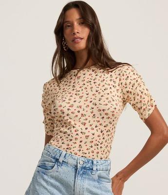 Blusa em Ribana com Manga Franzidinha e Estampa de Florzinhas