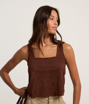 Blusa em Suede com Decote Quadrado