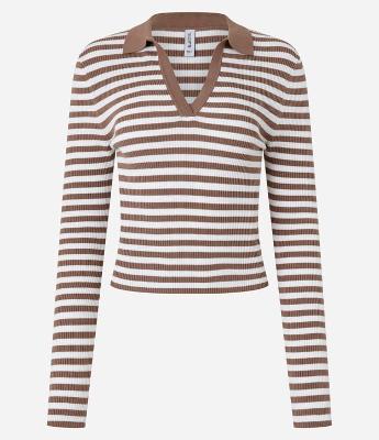 Blusa em Tricô com Gola Polo e Listras