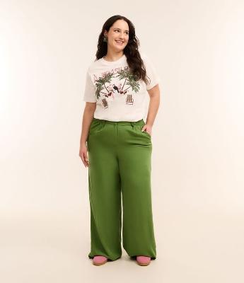 Calça Pantalona em Viscose com Pregas Curve & Plus Size