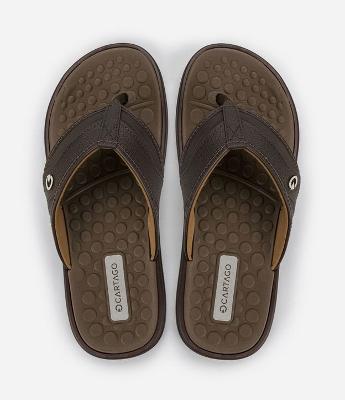 Chinelo de Tiras Largas com Texturas e Pespontos