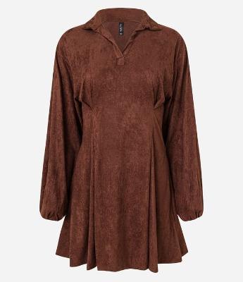 Vestido Evasê Curto em Suede com Gola Polo