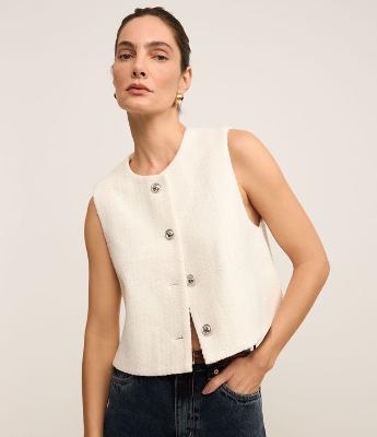 Colete Texturizado em Tweed com Gola Redonda e Pences