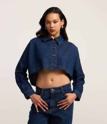 Camisa Cropped em Jeans com Botões Frontais