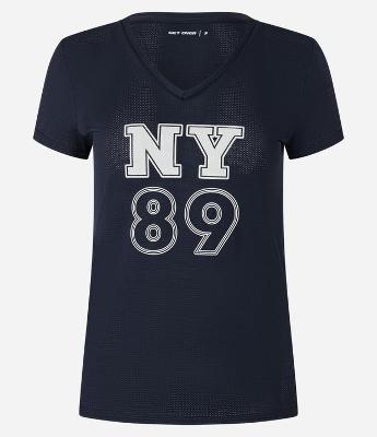 Camiseta Esportiva em Microfibra Texturizada com Gola V e Estampa NY 89