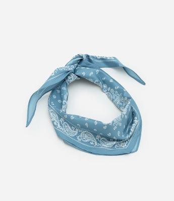 Lenço em Cetim com Estampa Paisley