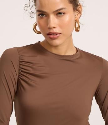 Blusa em Microfibra com Manga Godê e Franzido