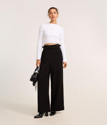 Calça Pantalona em Alfaiataria com Cós Cruzado e Fivela
