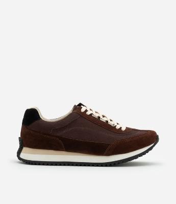 Tênis Jogging em Material Sintético com Detalhes Contrastantes