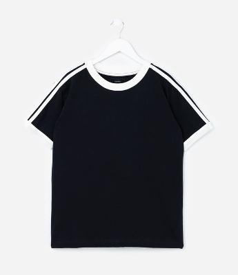 Camiseta Infantil com Detalhes Contrastantes - Tam 5 a 14 anos