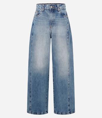 Calça Wide Leg em Jeans com Pregas Laterais