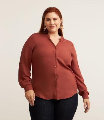 Camisa em Viscose com Decote V Curve & Plus Size