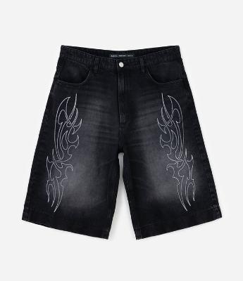 Bermuda Super Baggy em Jeans com Bordado Frontal