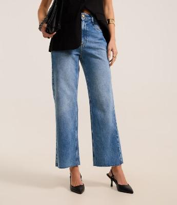 Calça Reta em Jeans com Barra Corte a Fio