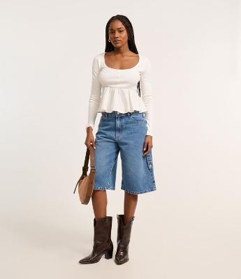 Bermuda Longa em Jeans com Cintura Baixa